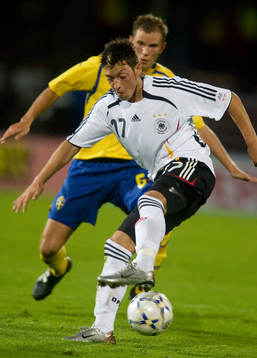 Mesut Özil, Tyskland och Robert Åhman-Persson, Sverige