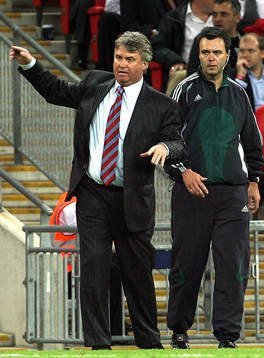 Fotboll, EM-kval, Ryssland;  Guus Hiddink, förbundskapten