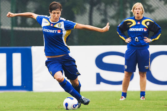 Linda Forsberg och Lilie Persson, ass. förbundskapten,