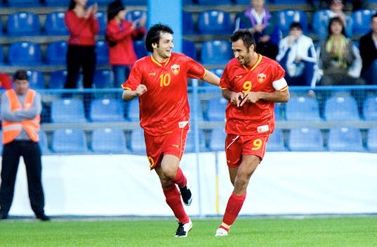 Igor Burzanovic och Mirko Vucinic jublar. Jubel