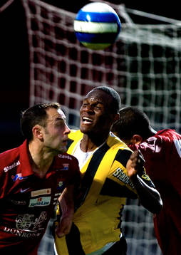 Robert Mambo Mumba, Häcken