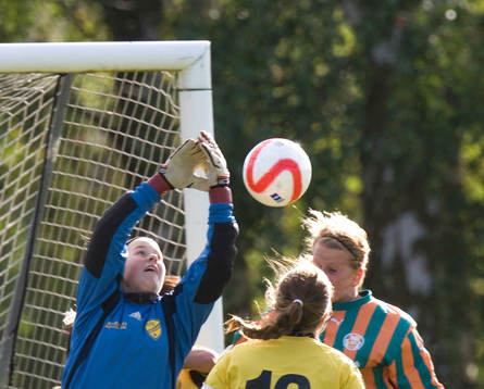 Målvaktsräddning, målvakt, höjdduell