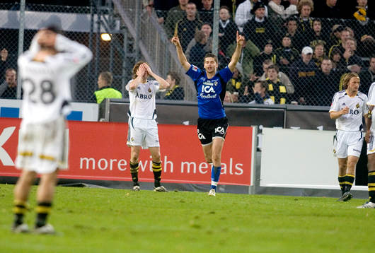 Ajsel Kujovic, Halmstad har gjort 2-1 målet, jubel! depp i