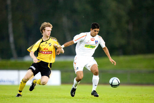 Alexander Nunez-Cona jagas av Oscar Olsson