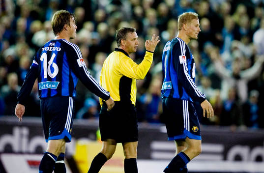 Åke Andreasson, Domare visar tre minuter är över