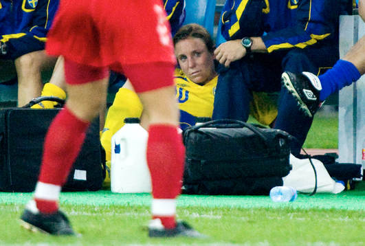 Hanna Ljungberg, skada. I första halvlek kliver hon av plan