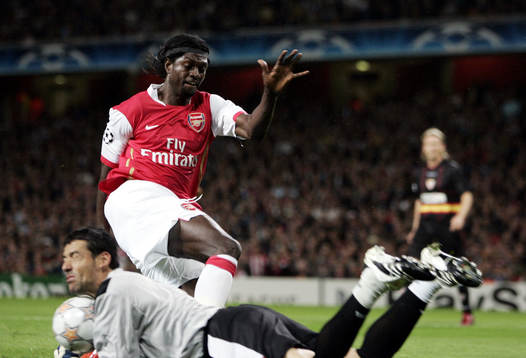 Emmanuel Adebayor och Andres Palop