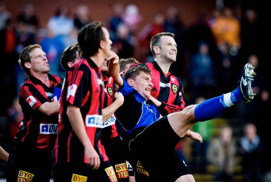 Mikael Rosén, Halmstad, tas tufft i en hörna