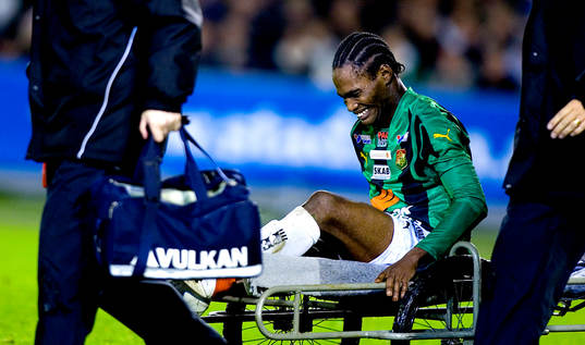 Rickard Ekunde, GAIS, vred knät, skada, bår