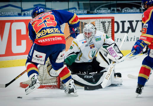 Fredrik Bremberg, Djurgården, utmanar Christopher
