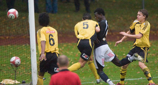 4-3, Abiola nickar in segermålet i slutminuterna