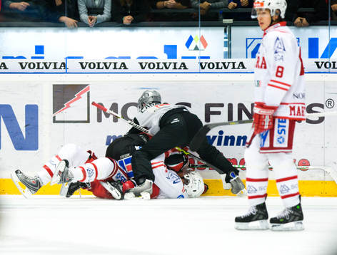 Oscar Steen, Modo och Sanny Lindström, Timrå i bråk