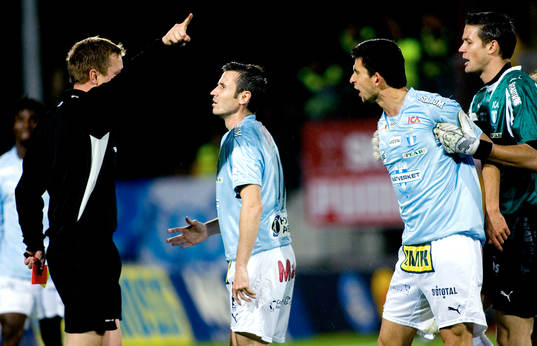 Yksel Osmanovski, MFF gnäller hos domaren