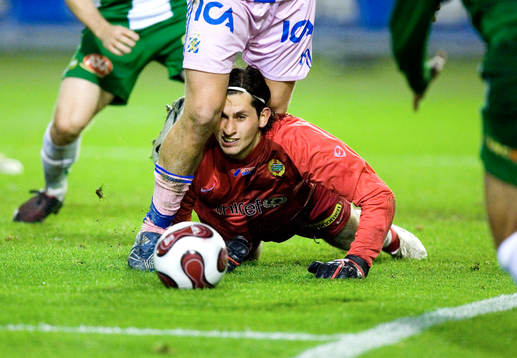 George Moussan, målvakt, Hammarby, lite klämd mellan rosa