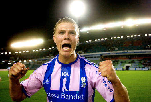 Ragnar Sigurdsson, jubel.  Rosa bandet