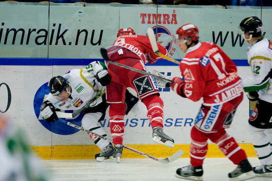 Sanny Lindström, Timrå ger Dominik Granak, Färjestad en