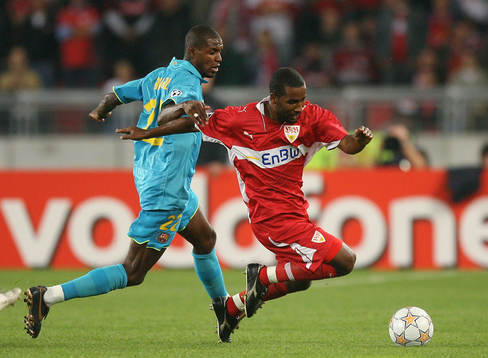 Cacau, Stuttgart och Eric Abidal, Barcelona