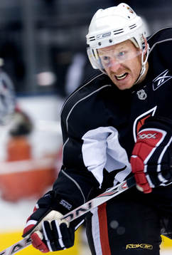 Bläddra bland fler bilder av Ishockey, NHL, träning Ottawa och Toronto