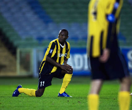 Robert Mambo Mumba, Häcken