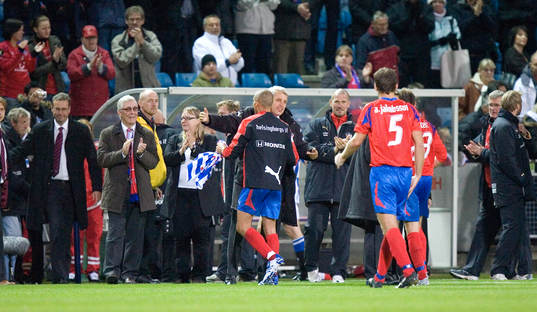 Många av HIF:s styrelse jublade och tackade Henrik Larsson