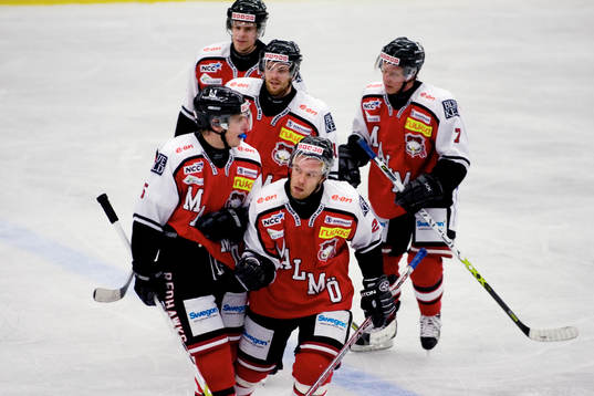 Mikael Wahlberg har precis gjort 4-1. Jubel