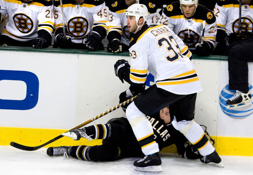 Zdeno Chara, Boston bruins, tacklar ner en Dallas spelare