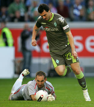 Tom Starke, målvakt, Duisburg och Hugo Almeida, Bremen