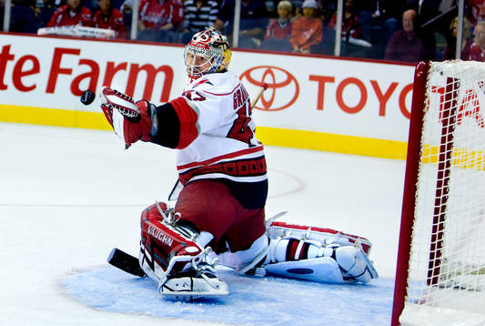 John Grahame, målvakt, Carolina Hurricanes gör en plock,