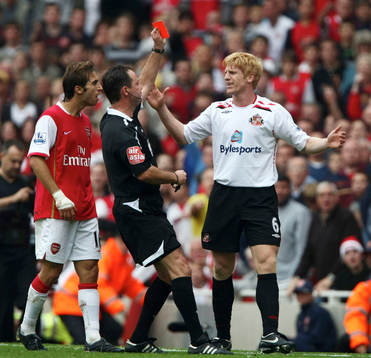Paul McShane, Sunderland, får rött kort