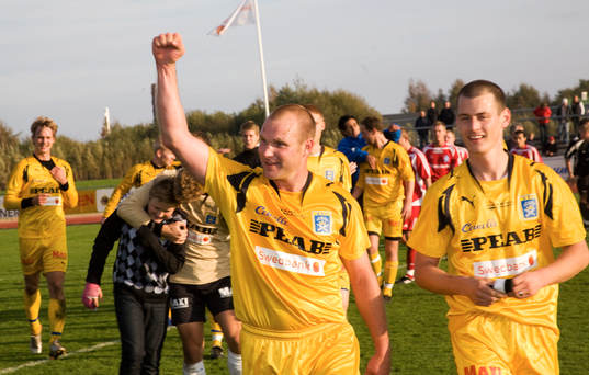 Ängelholm klara för superettan. Jakob Augustsson och