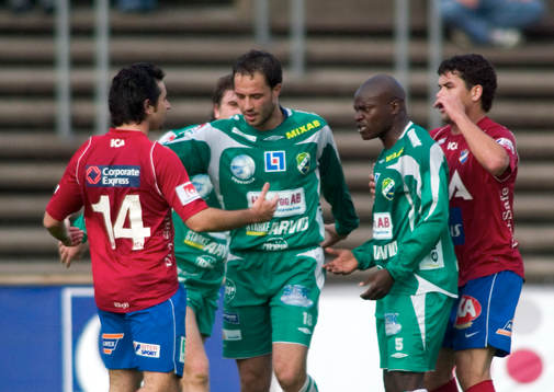 Bråk mellan Östers Gabriel Ucar och Ljungskiles Edwin