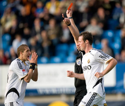 Utvisning, Kenny Pavey, som blir helt förtvivlad när