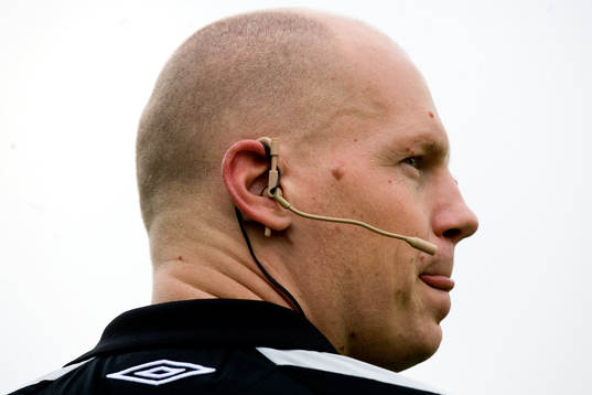 Domare, assisterande domare, headset för kommunikation med