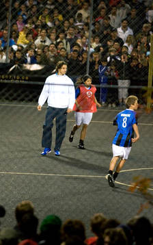 Zlatan Ibrahimovic inviger "Zlatan Court" och tänder