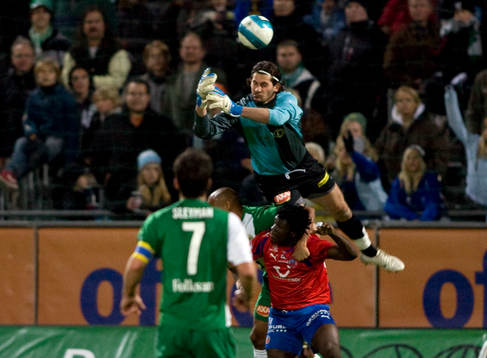 George Moussan, målvakt, Hammarby och Razak Omotoyossi,