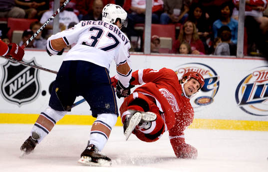 Denis Grebeshkov, Edmonton tacklar ner Dallas Drake, Detroit
