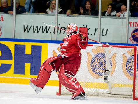 Magnus Åkerlund, målvakt Timrå jublar