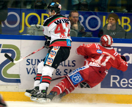 Mikko Kurvinen, Mora trycker till Erik Andersson, Timrå