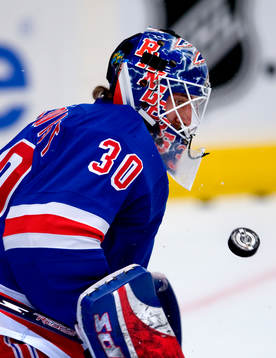 Henrik Lundqvist, målvakt, gör en räddning
