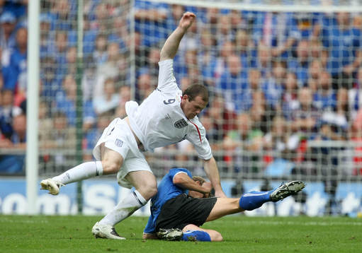 Wayne Rooney, England och Raio Piiroja, Estonia