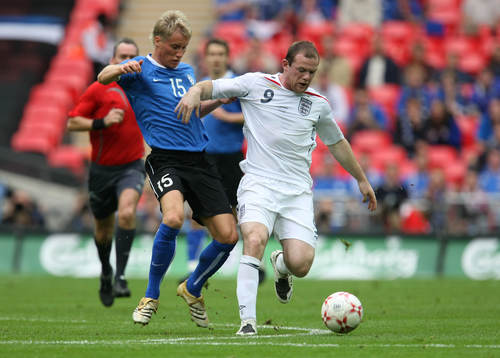 Wayne Rooney, England och Tarmo Kink, Estonia