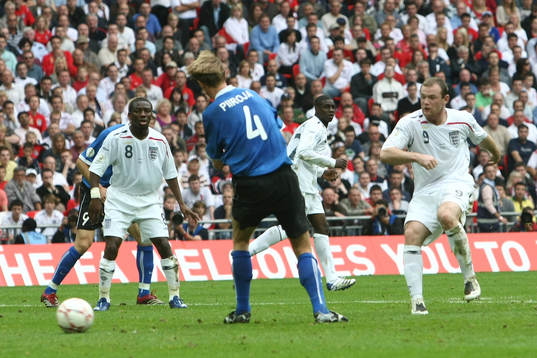 Wayne Rooney, England gör 2-0