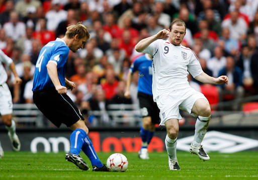 Wayne Rooney, England och Raio Piiroja, Estonia