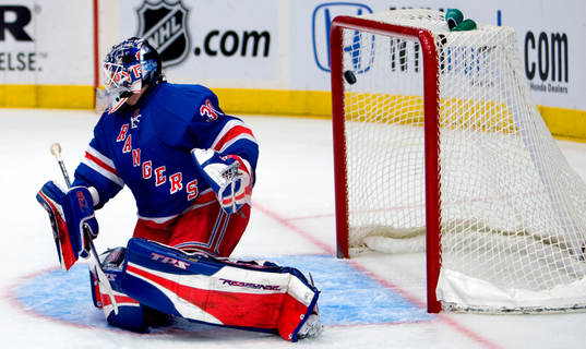 Henrik Lundqvist, målvakt, New York Rangers, släpper in
