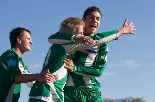 nr. 10 i Hammarby har kvitterat och jublar. Jubel
