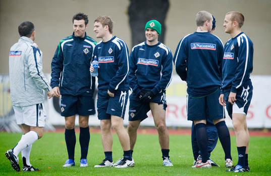 David Healy (med mössa)