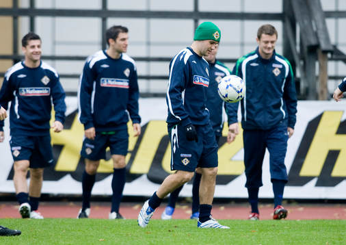David Healy (med mössa)