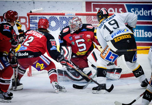 Mikael Renberg, Skellefteå, trycker in 1-1