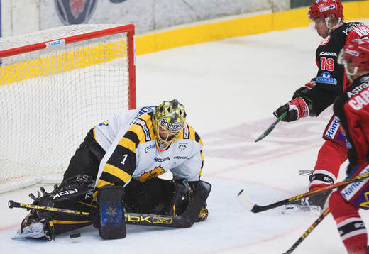 Andreas Hadelöv, målvakt, Skellefteå, stoppar ett