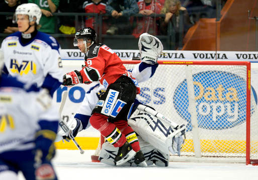Magnus Wernblom, Modo åker över Stefan Liv, målvakt HV71